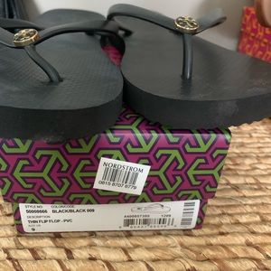 Tory Burch black pool slides. Worn once.